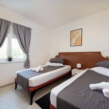 Hotel Potpican Екстер'єр фото