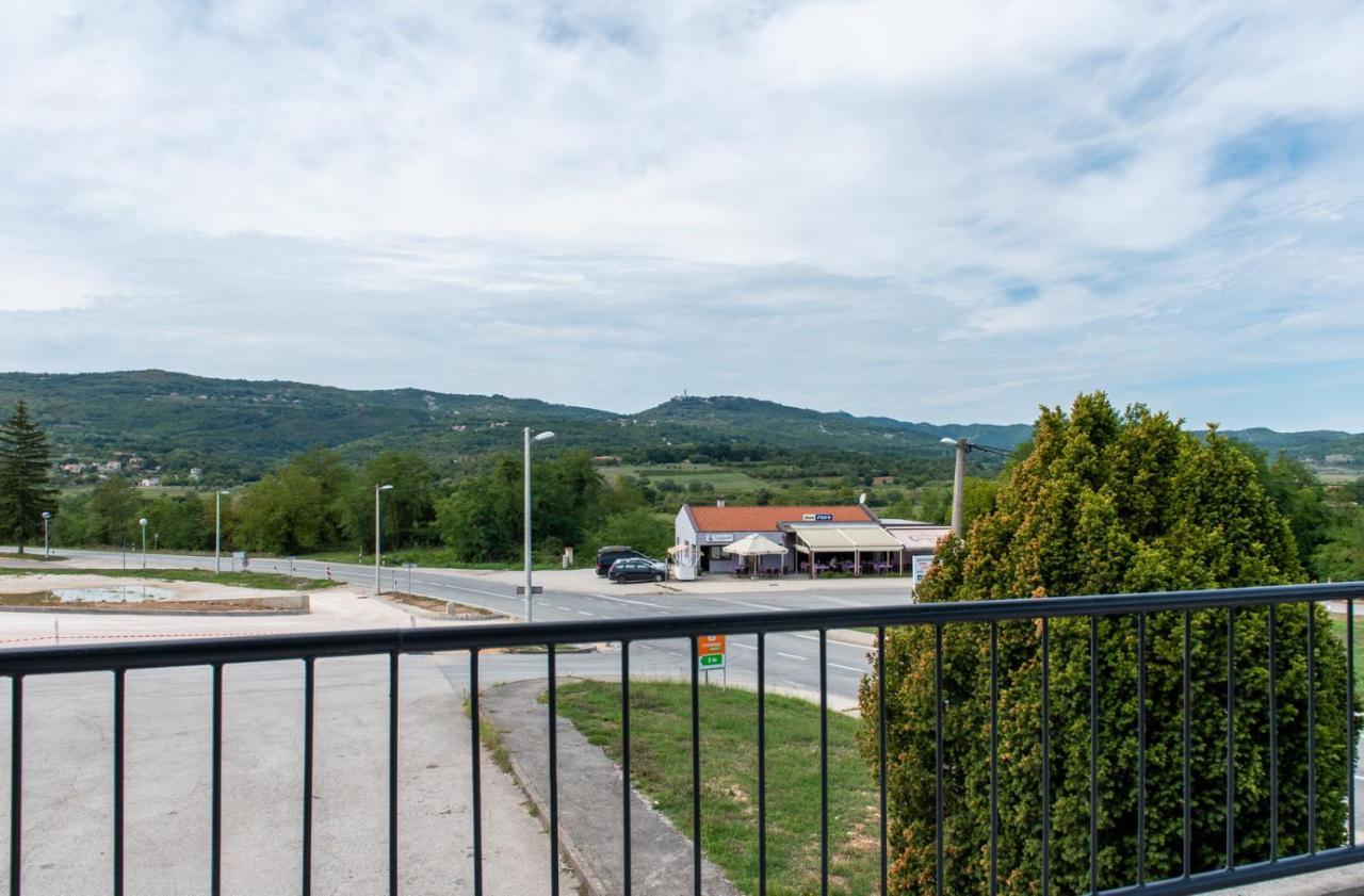 Hotel Potpican Екстер'єр фото